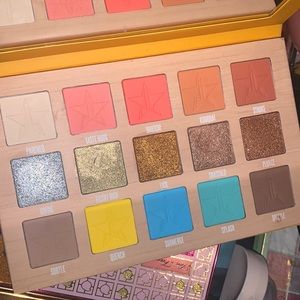 Jeffree Star Thirsty Eyeshadow palette
